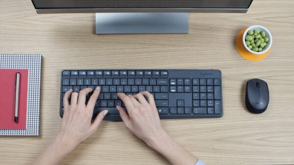 ⁦كيبورد وماوس - لوحة مفاتيح لاسلكية بسيطة ومتينة - Logitech⁩ - الصورة ⁦2⁩
